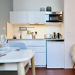 Fully Equipped Near Grand Place شقة