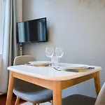 Fully Equipped Near Grand Place شقة ليل